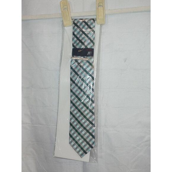 J. Ferrar Men's Narrow Green/White Stripe Tie - Picture 1 of 4